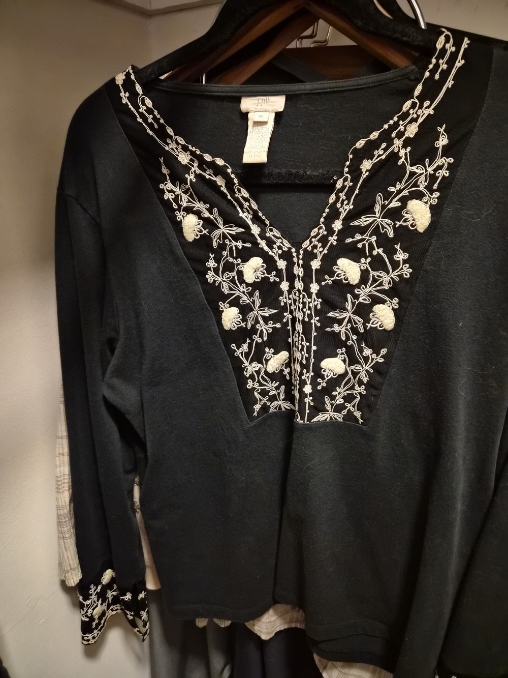 J. Jill Black Floral Embroidered V-Neck Top Tunic Pom Pom Trim Size XL